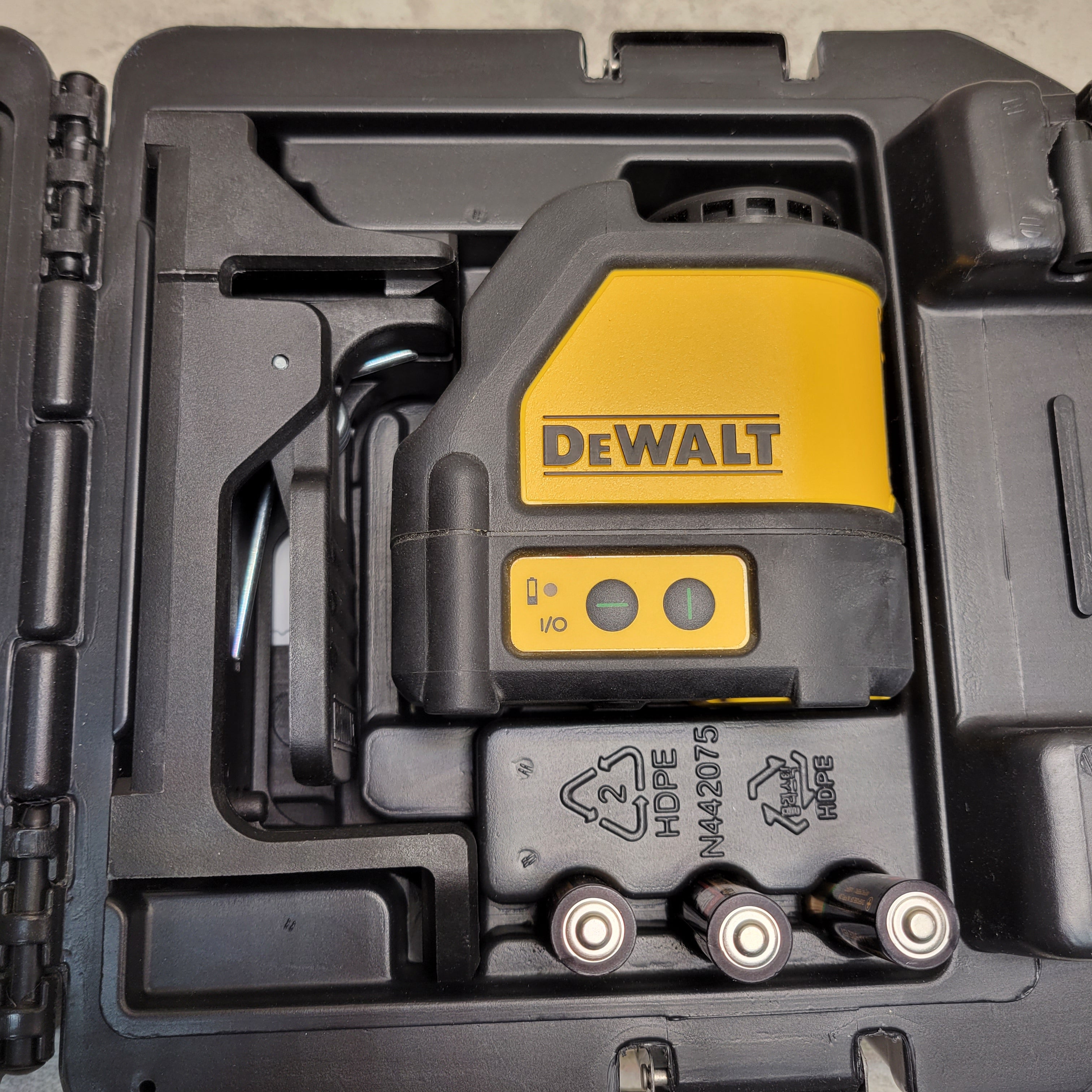*DAMAGED* DeWalt DW088CG Self-leveling Green Cross-Line Laser Level (7855517171950)